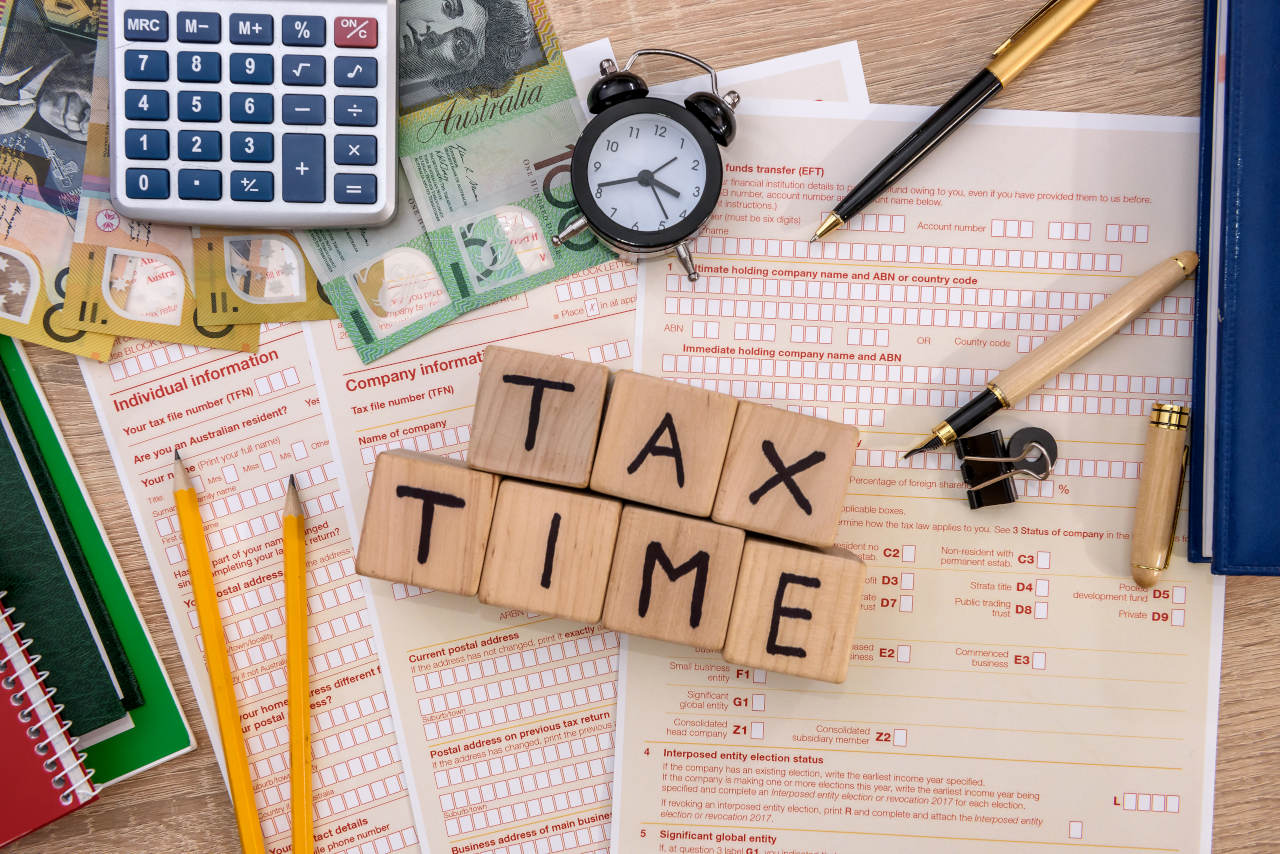 第一年嚟英國冇收入都要報稅？ 可能導致申請居留失敗？ - Lion Rock Plaza 獅子山廣場